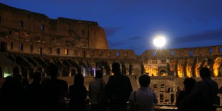 La Luna sul Colosseo. Apertura Straordinaria Notturna.